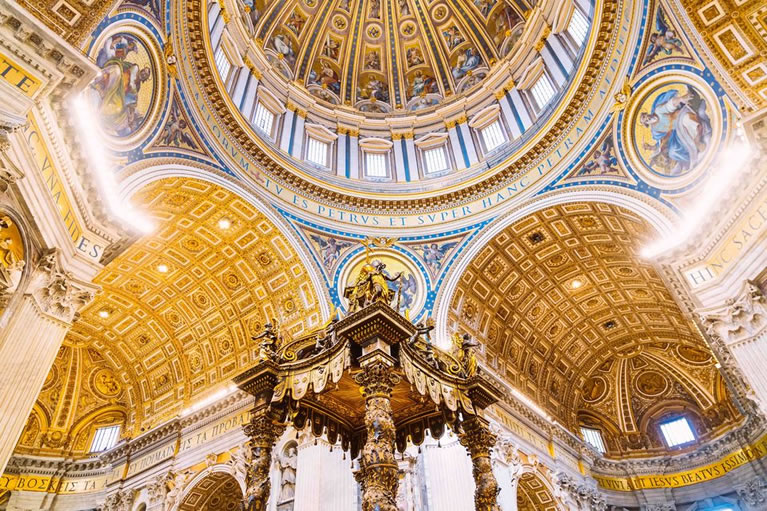 À l'intérieur des Musées du Vatican à Rome